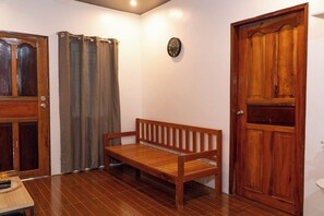 Bungalow clásico, 2 habitaciones, balcón | Zona de estar