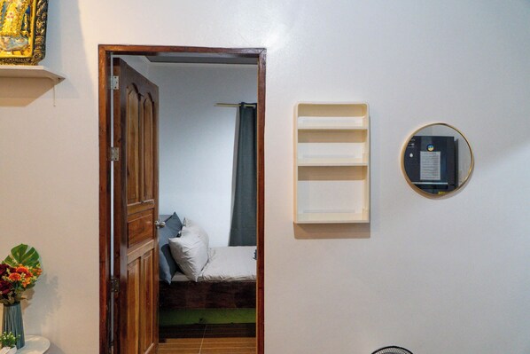 Ropa de cama hipoalergénica, muebles diferentes y wifi gratis