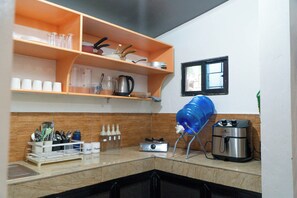 Classic-Bungalow, 2 Schlafzimmer, Balkon | Eigene Küche | Großer Kühlschrank, Reiskocher, Kochgeschirr/Geschirr/Besteck