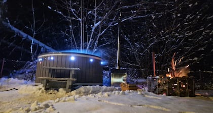 Private Sauna & Hot Tub Retreat near Omberg