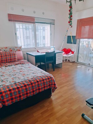 3 chambres, fer et planche à repasser, Wi-Fi, draps fournis