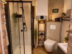 Dusche, Handtücher, Toilettenpapier