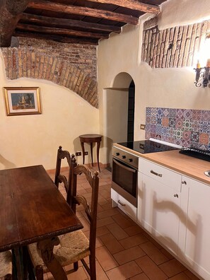 Oven, stovetop - Stone Apartment Hostoric center - Coliseum (Roma)