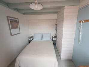 2 habitaciones, tabla de planchar con plancha y ropa de cama 