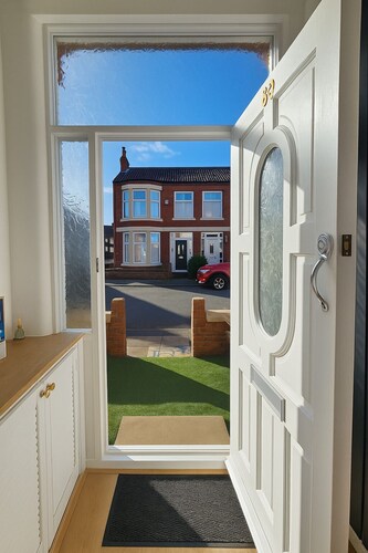 4-BR Liverpool House Free Parking