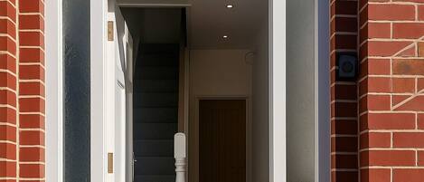 Vista frontal de la propiedad