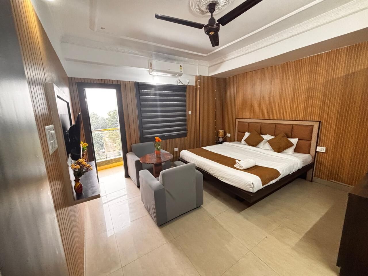 Deluxe Room, Balcony