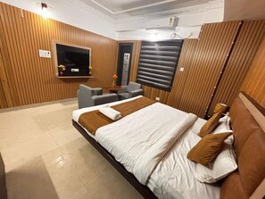 Deluxe Room, Balcony | Iron/ironing board, free WiFi