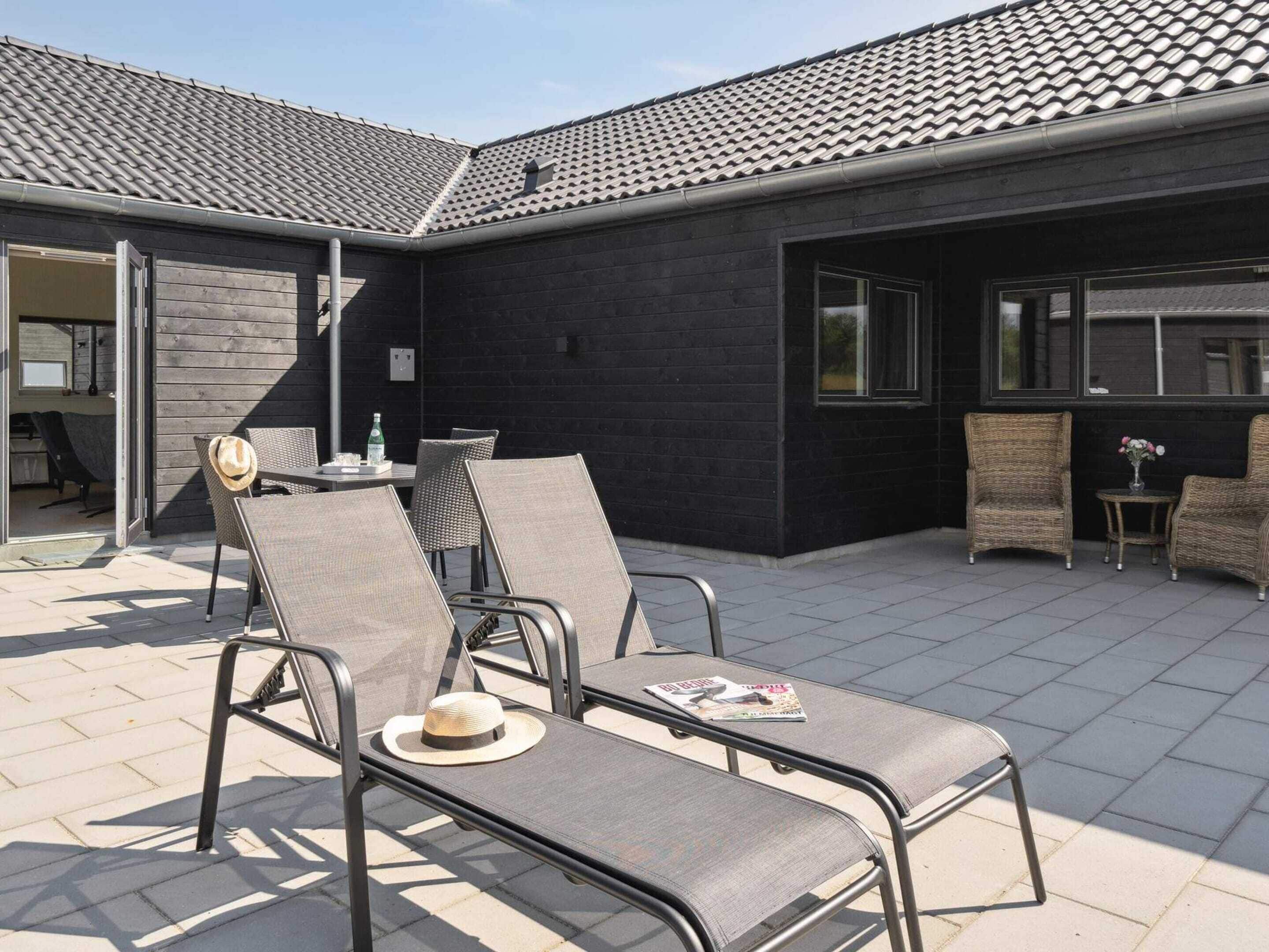 House | Outdoor dining