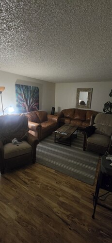 Charming 3-bedroom farmhouse in peaceful Deer Lodge getaway close to everywhere