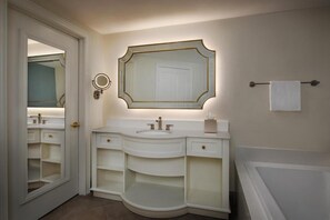 Hair dryer, towels, soap, toilet paper - 60% OFF - Disney Vacation Club Saratoga Springs June 14 - June 21. 2 BD Villa! (Lake Buena Vista)