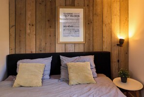 2 habitaciones, tabla de planchar con plancha, wifi y ropa de cama 