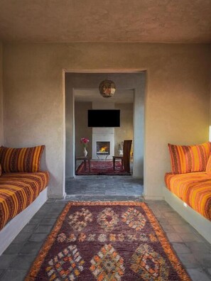 Habitación familiar, patio, vista al jardín | Interior