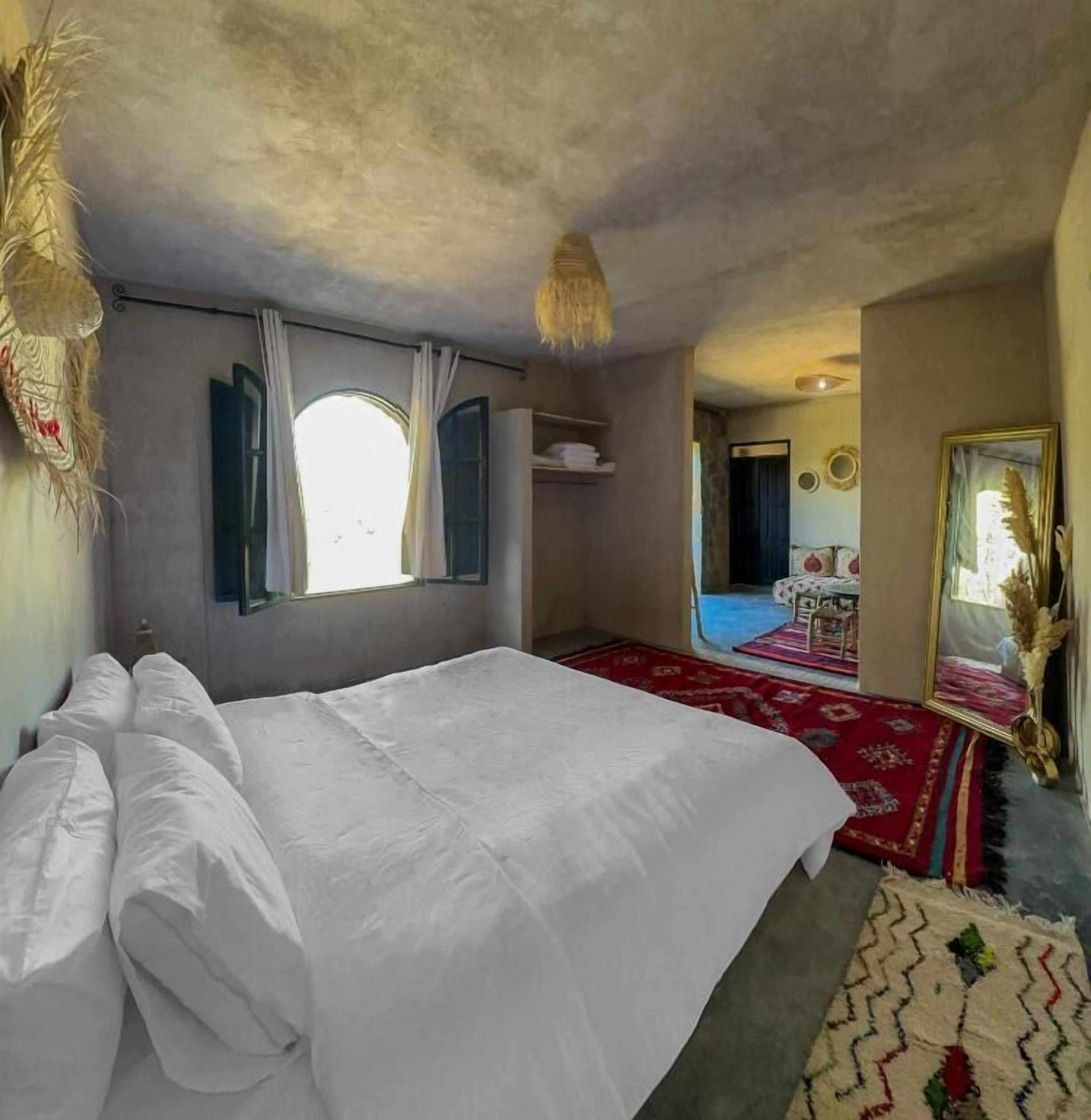 Traditional Suite, Garden View | Free WiFi