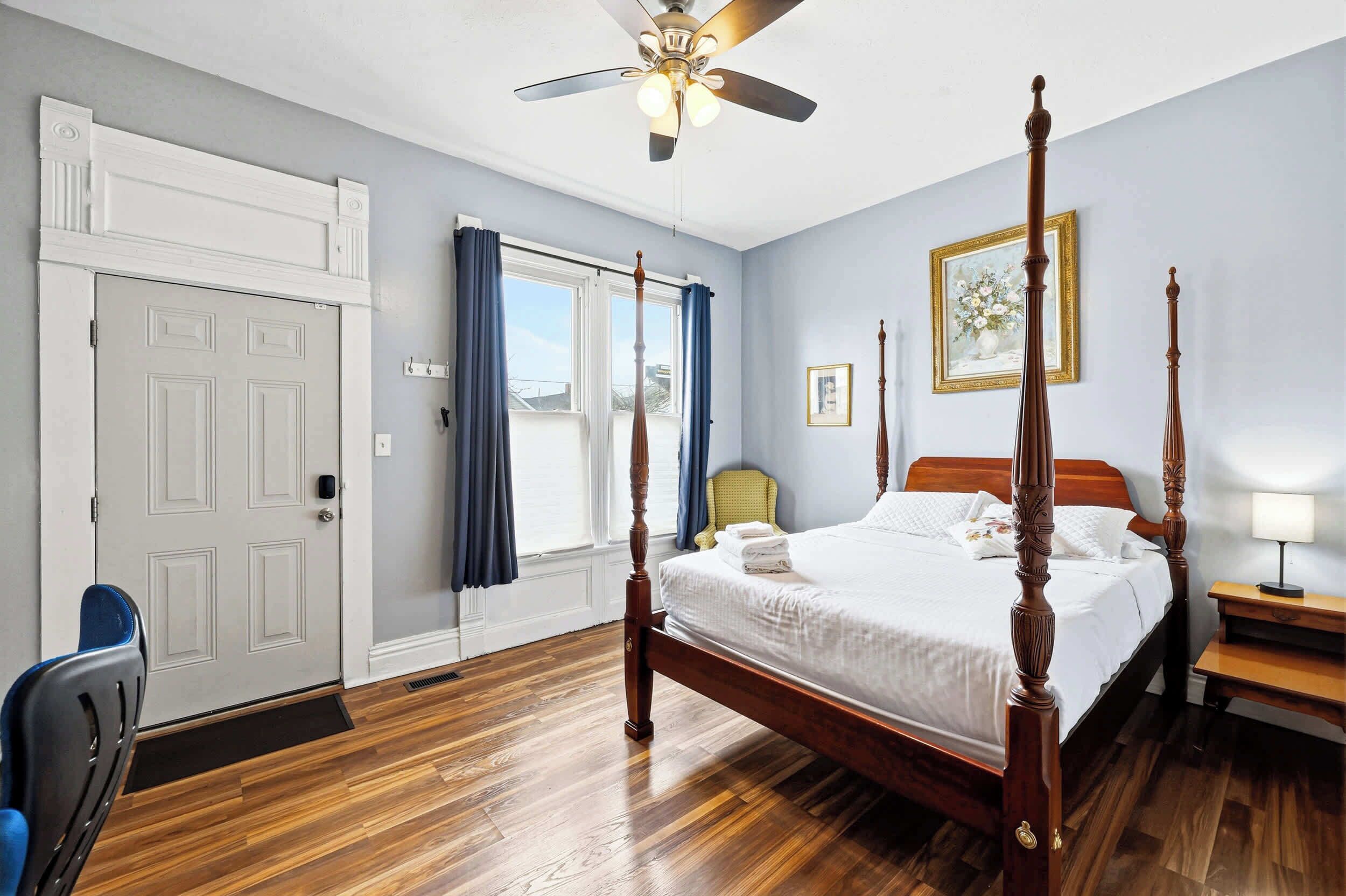 3 bedrooms, iron/ironing board, WiFi, bed sheets