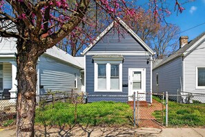 Exterior - Relaxing & spacious home near Shelby Park District (Louisville)