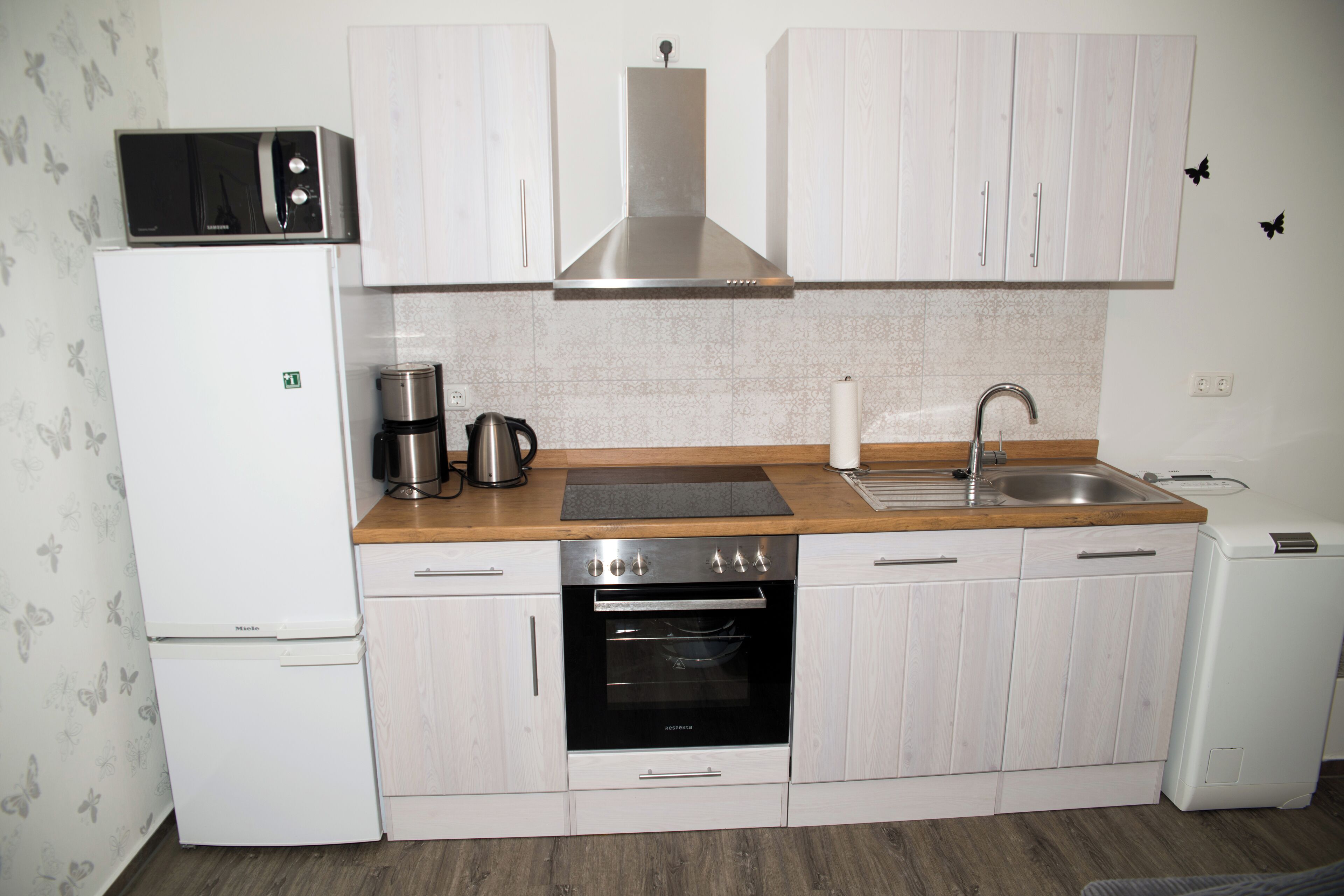 Kühlschrank, Mikrowelle, Ofen, Herdplatte