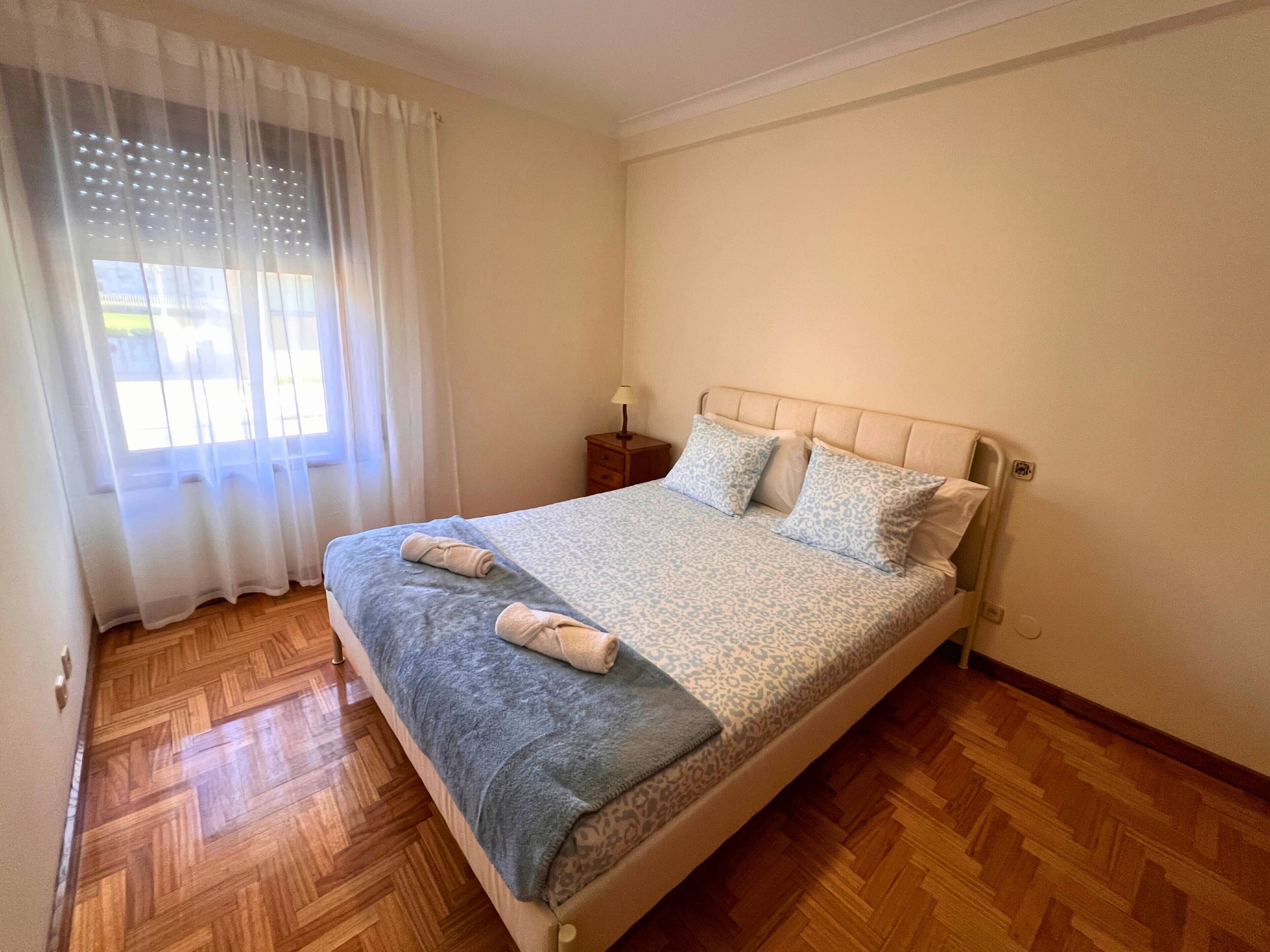 2 chambres, fer et planche à repasser, accès Internet, draps fournis