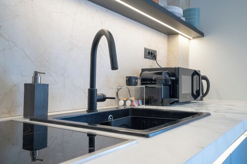 Glyfada Lux Olive Suites - Aura & Glow 