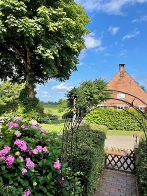 Property grounds - Cozy vacation home Alte Dorfschule (Krummhörn)