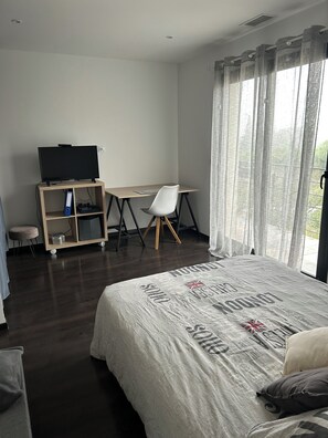 Iron/ironing board, internet - 🌿 Luxury villa for rent - Quartier Mas Vermeil / Mas et Pierre - Perpignan (Perpignan)