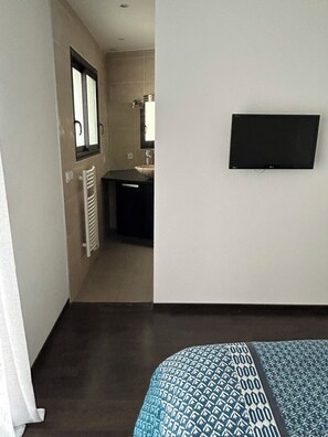 Iron/ironing board, Internet - 🌿 Luxury villa for rent - Quartier Mas Vermeil / Mas et Pierre - Perpignan (Perpignan)