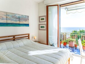 Travel cot, free WiFi - Cosy apartment for 2 guests with A/C, WIFI, TV, balcony and panoramic view (Cipressa)