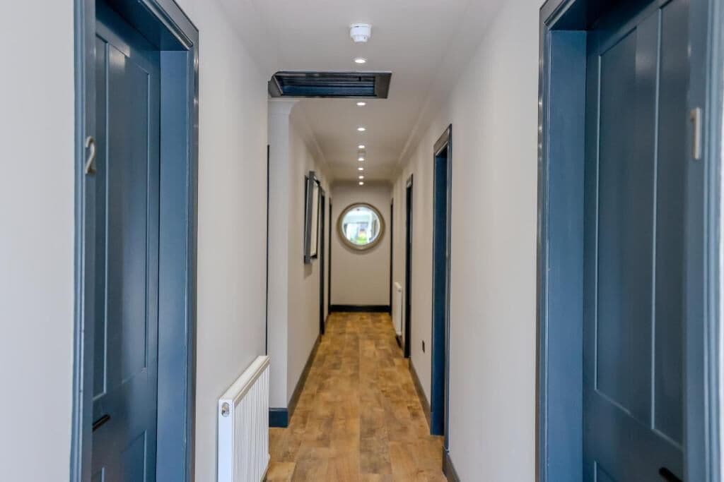 المنشأة من الداخل