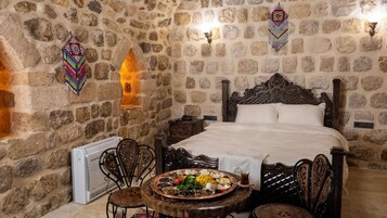 Deluxe Room | Minibar, desk, laptop workspace, free WiFi