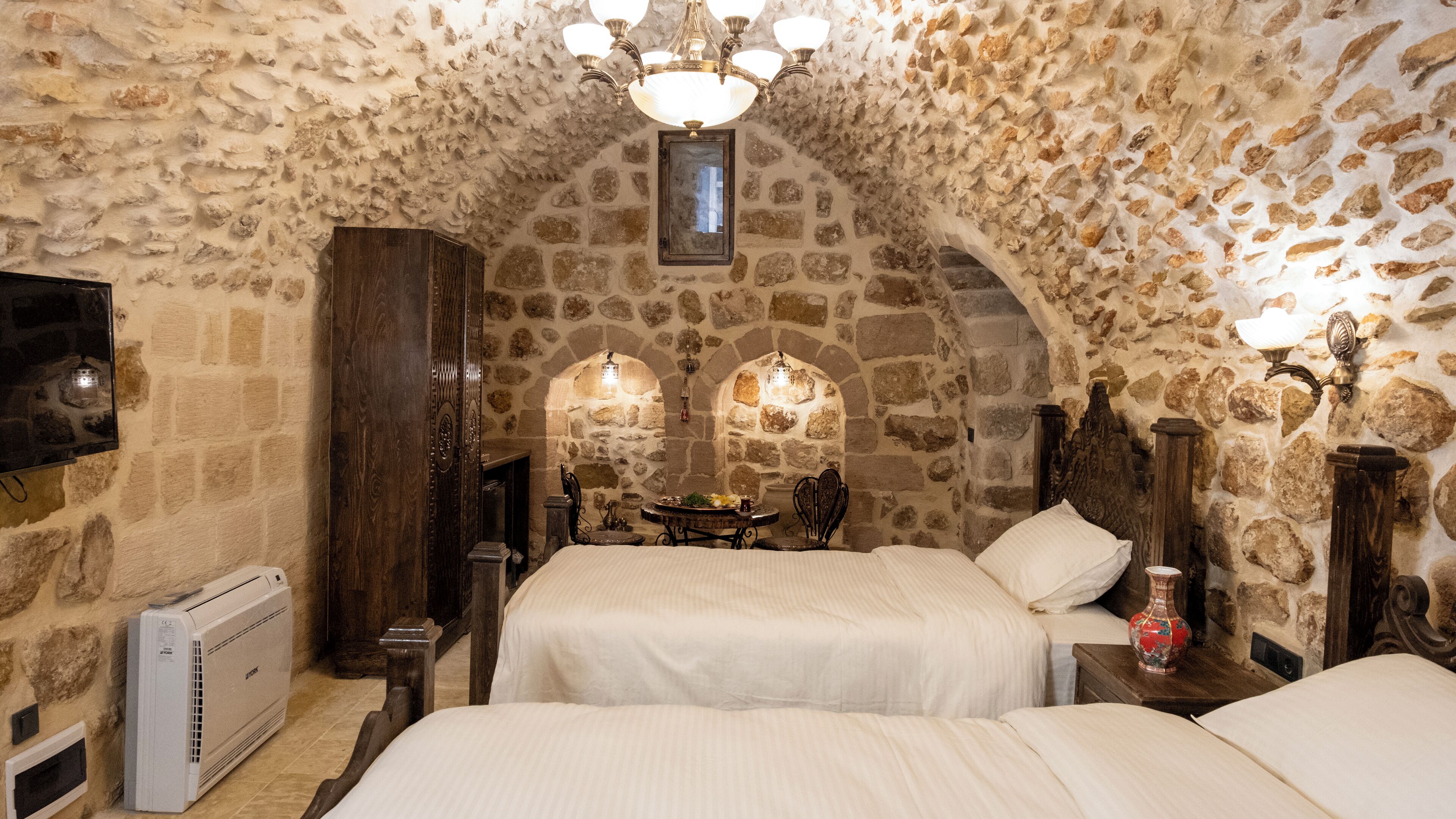 Schreibtisch, laptopgeeigneter Arbeitsplatz, kostenloses WLAN