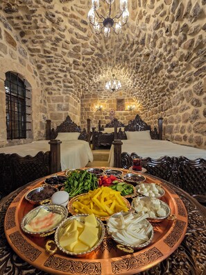 Minibar, desk, laptop workspace, free WiFi - VEZİR KONAĞI  (Mardin)