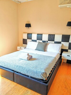 Unclassified image, 5 of 6, button - Spacious 6-bedroom apartment in peaceful Venezia with AC (Venezia)