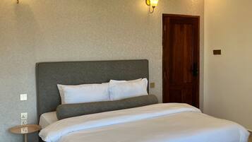 Skrivbord, arbetsyta för laptop, strykjärn/strykbräda och gratis wi-fi