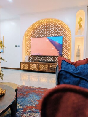 Deluxe Apartment | Living area