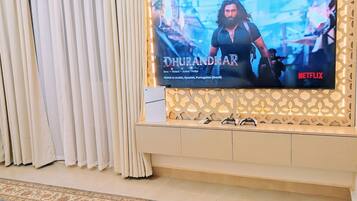 Desk, laptop workspace, iron/ironing board, free WiFi