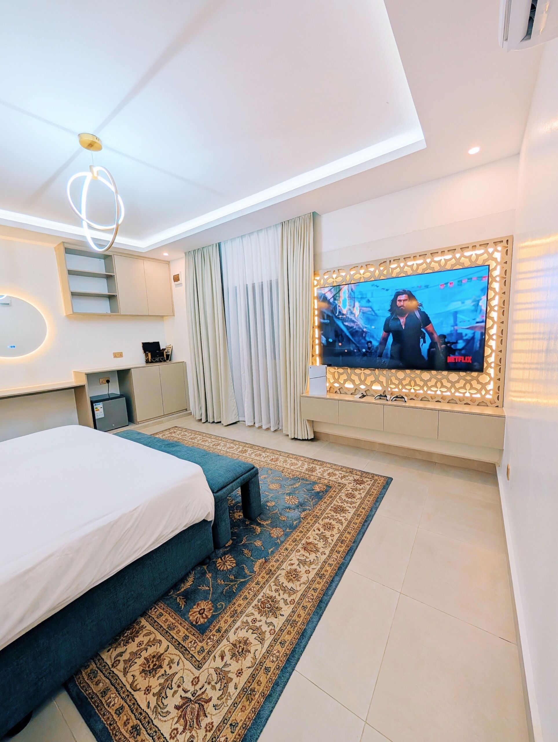 Luxury Studio | Desk, laptop workspace, iron/ironing board, free WiFi