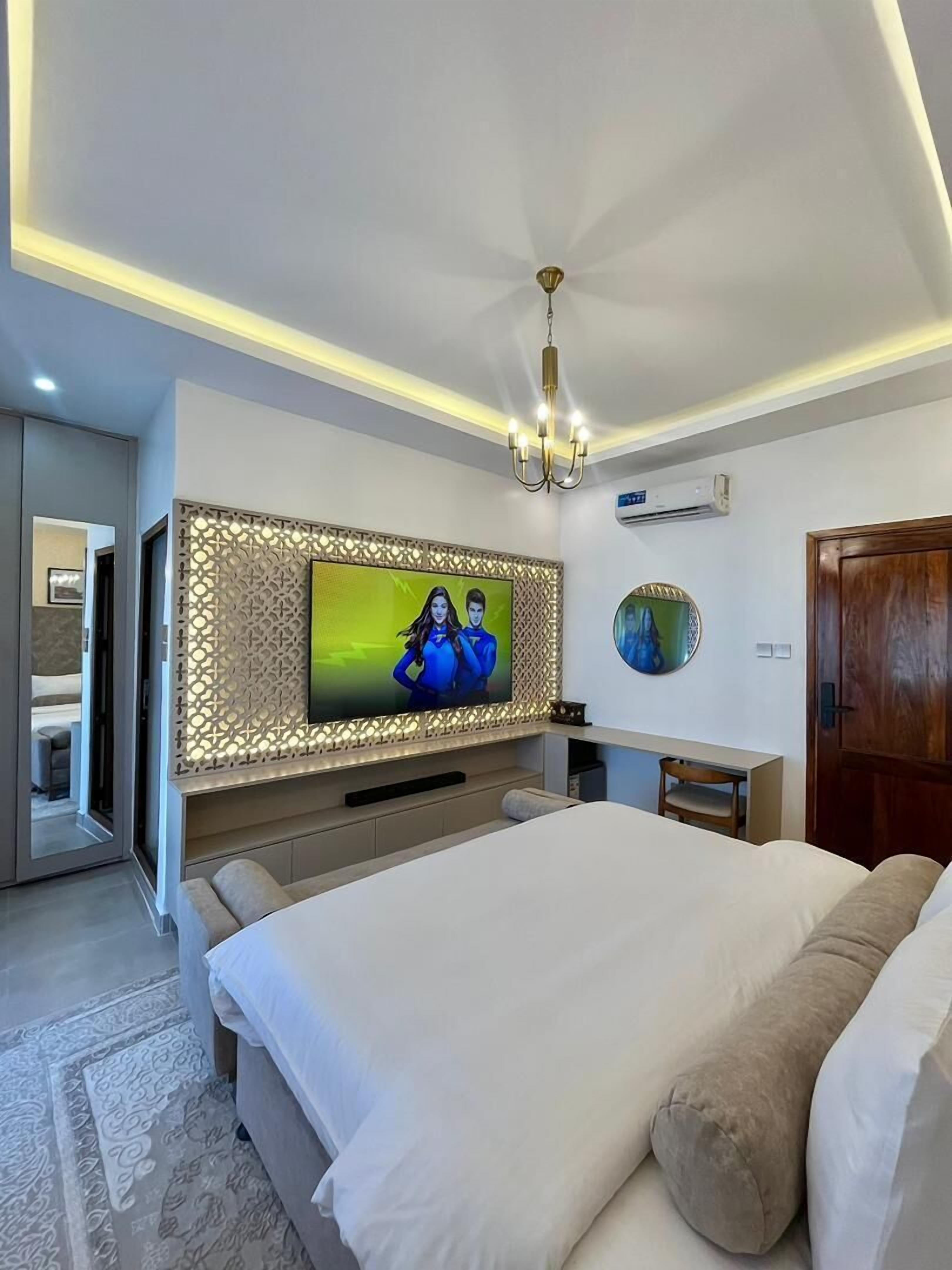 Luxury Studio, 1 King Bed, Balcony, City View | Desk, laptop workspace, iron/ironing board, free WiFi