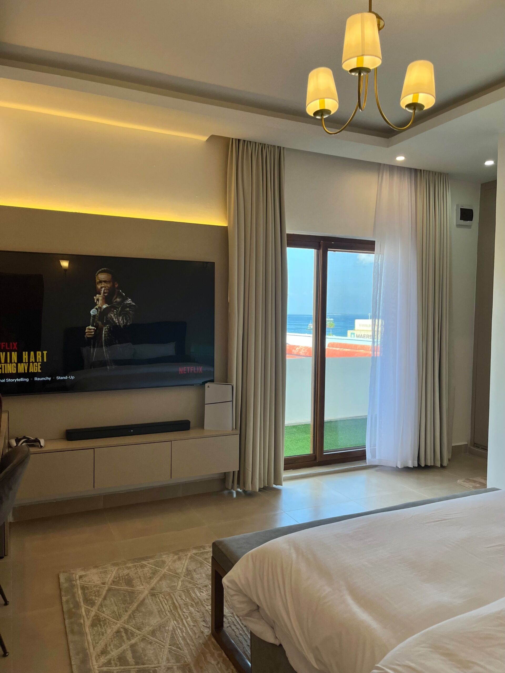 Luxury Studio | Desk, laptop workspace, iron/ironing board, free WiFi