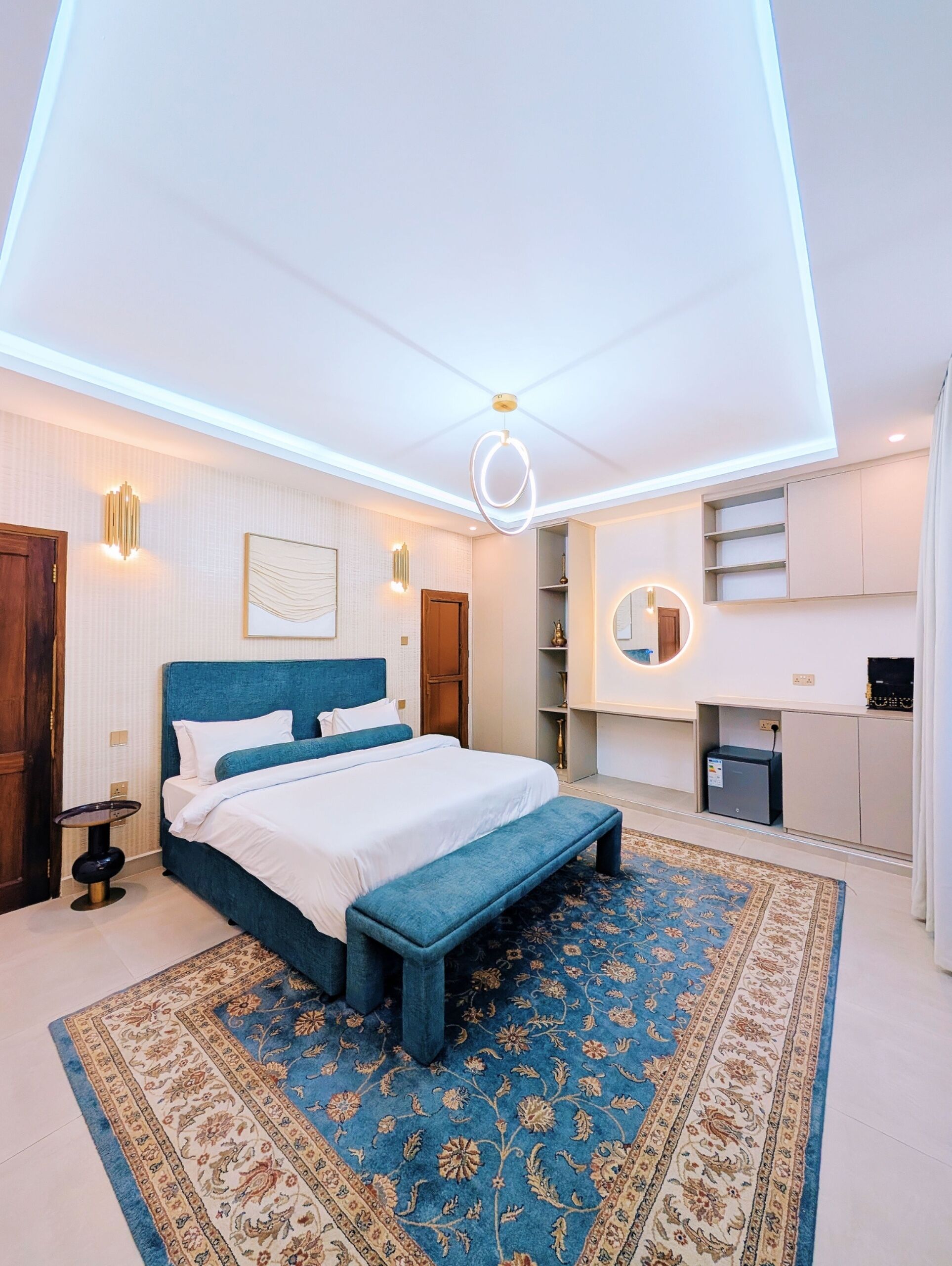 Luxury Studio | Desk, laptop workspace, iron/ironing board, free WiFi