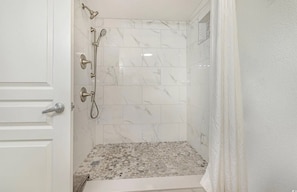 Shower, towels - Baywatch1908 Penthouse Oceanfront In/Out pools (North Myrtle Beach)