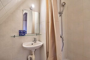 Shower, hair dryer, towels, shampoo - Charming Studio Arc de Triomphe Monceau (Paris)