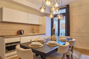Fridge, microwave, oven, stovetop - Superb Apartment Terrace Champs Elysees (Paris)