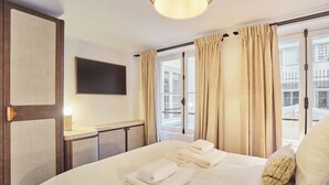 2 slaapkamers, een bureau, een strijkplank/strijkijzer, wifi