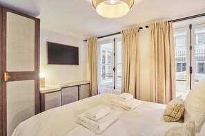 2 bedrooms, desk, iron/ironing board, WiFi - Prestigious AC Apartment Saint Germain des prés (Paris)