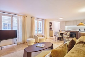 TV, offices - Prestigious AC Apartment Saint Germain des prés (Paris)