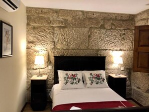1 bedroom, individually furnished, iron/ironing board - Couple Getaway at Casa da Ventozella (Penafiel)