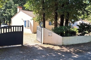 Property grounds - Charming house 800 m from the ocean – Perfect for 6 to 7 people (Jard-sur-Mer)