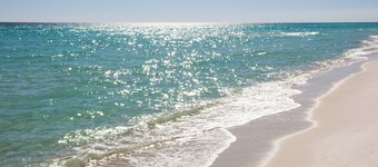 Stay at The Salty Palm! 2BR 1.5ba Sleeps 7