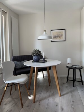 Dining - Sonnendeck No. 17 Barrier-free cozy studio with lake view (Meersburg)