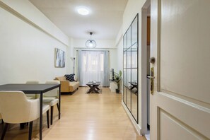 Interior - Cozy 1-bedroom apartment in delightful Taguig with AC and gym access (Taguig)